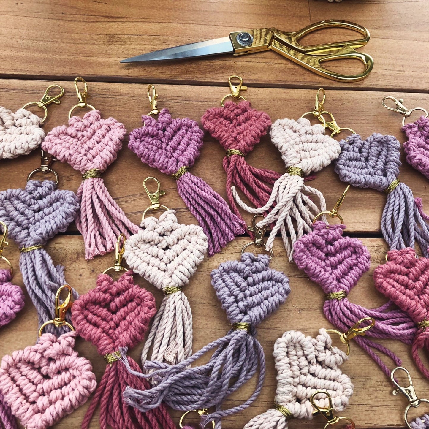 Hartjes sleutelhanger macramé